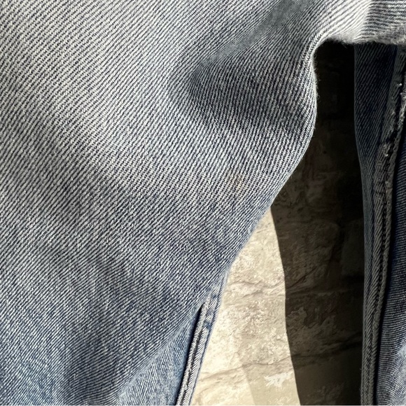 36x36 Vintage 90s Y2K Levi's 501 Button Fly Light Wash Dad Jeans *Flawed* - Picture 4 of 16